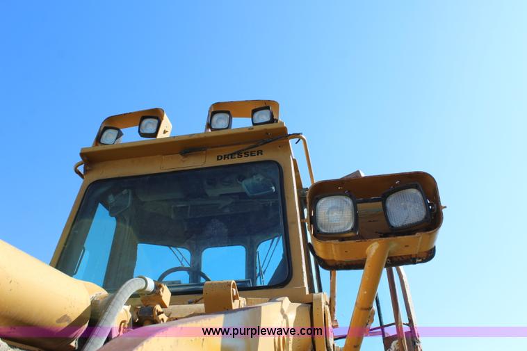 image for item L2438 1992 Dresser 555 wheel loader