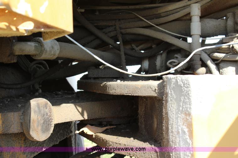 image for item L2438 1992 Dresser 555 wheel loader