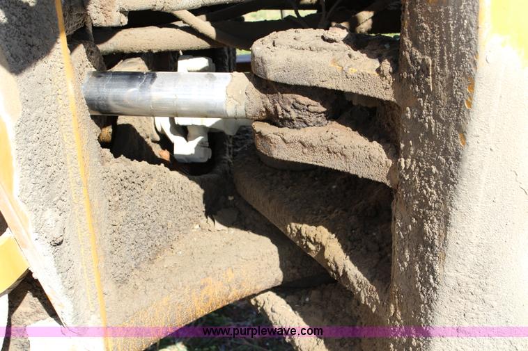 image for item L2438 1992 Dresser 555 wheel loader