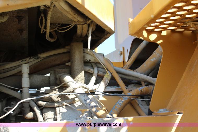 image for item L2438 1992 Dresser 555 wheel loader