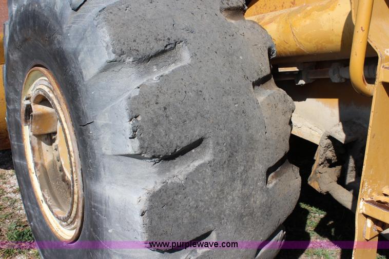 image for item L2438 1992 Dresser 555 wheel loader
