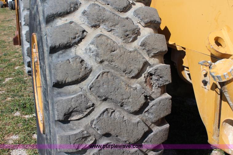 image for item L2438 1992 Dresser 555 wheel loader