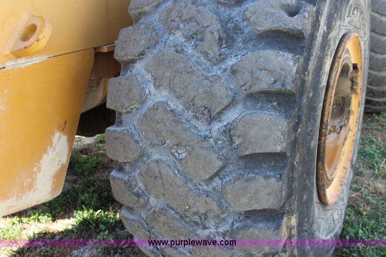 image for item L2438 1992 Dresser 555 wheel loader