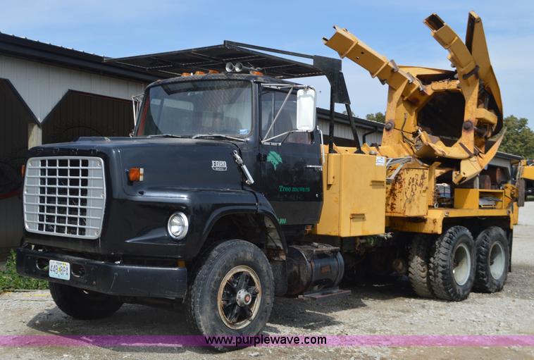 image for item L2788 1979 Ford 800 tree transplanter truck