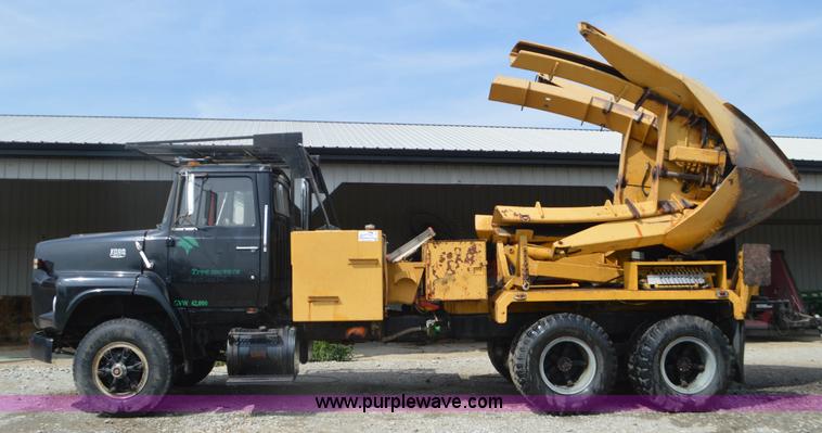 image for item L2788 1979 Ford 800 tree transplanter truck