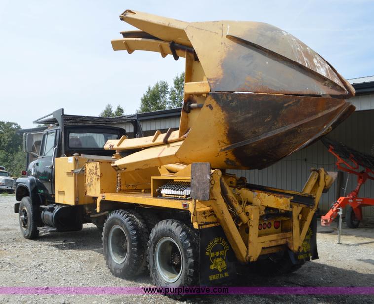 image for item L2788 1979 Ford 800 tree transplanter truck