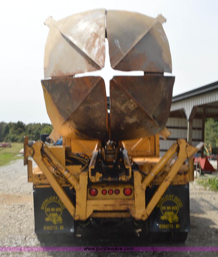 image for item L2788 1979 Ford 800 tree transplanter truck