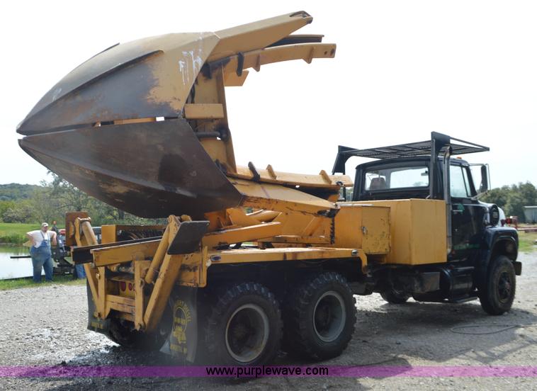 image for item L2788 1979 Ford 800 tree transplanter truck