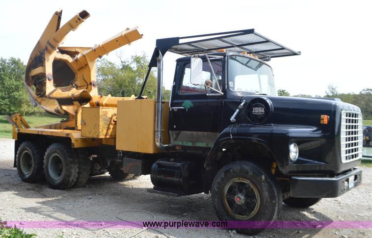 image for item L2788 1979 Ford 800 tree transplanter truck