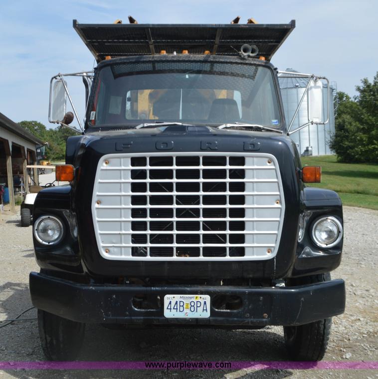 image for item L2788 1979 Ford 800 tree transplanter truck
