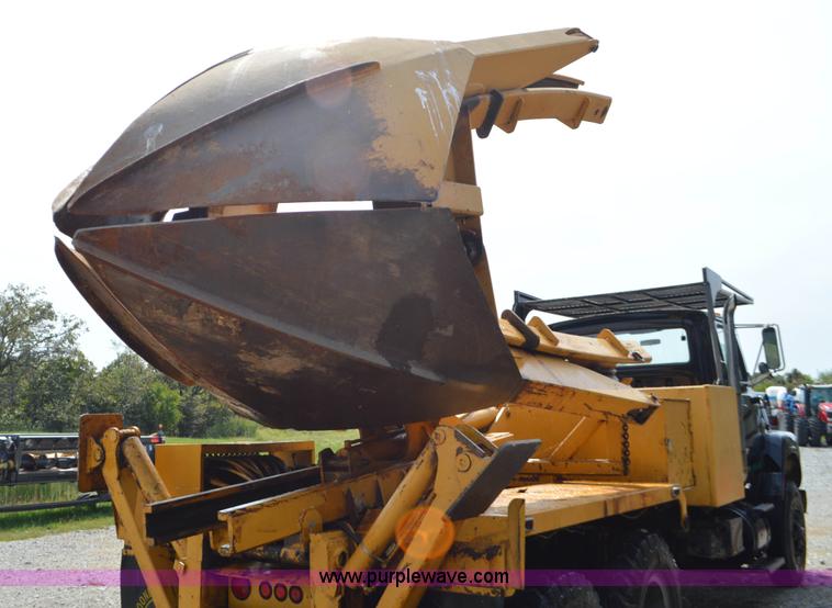 image for item L2788 1979 Ford 800 tree transplanter truck