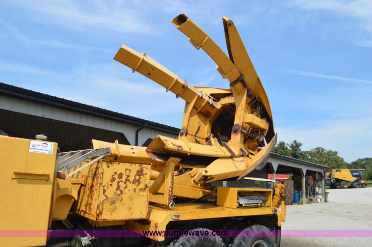 image for item L2788 1979 Ford 800 tree transplanter truck