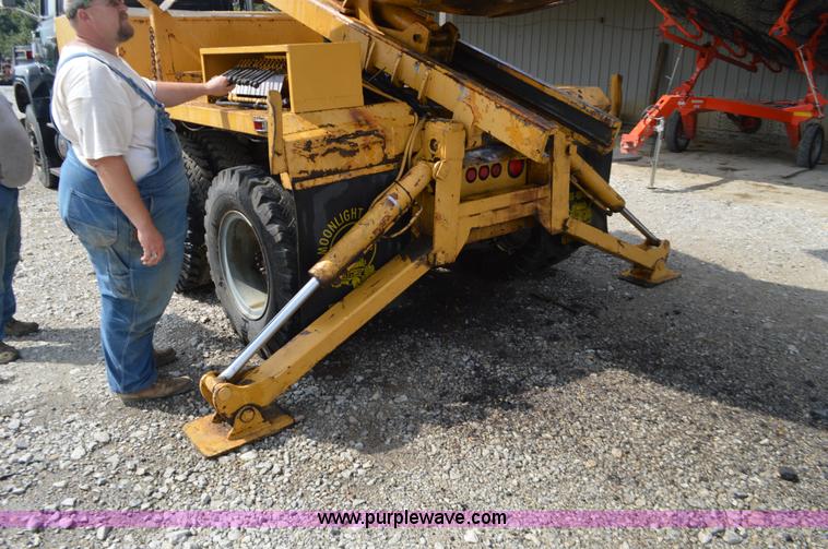 image for item L2788 1979 Ford 800 tree transplanter truck