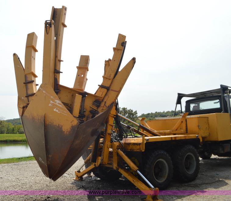 image for item L2788 1979 Ford 800 tree transplanter truck
