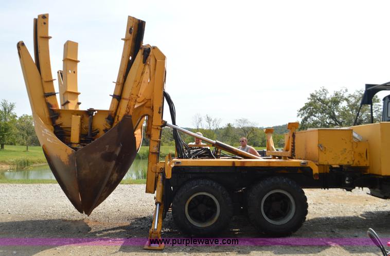 image for item L2788 1979 Ford 800 tree transplanter truck