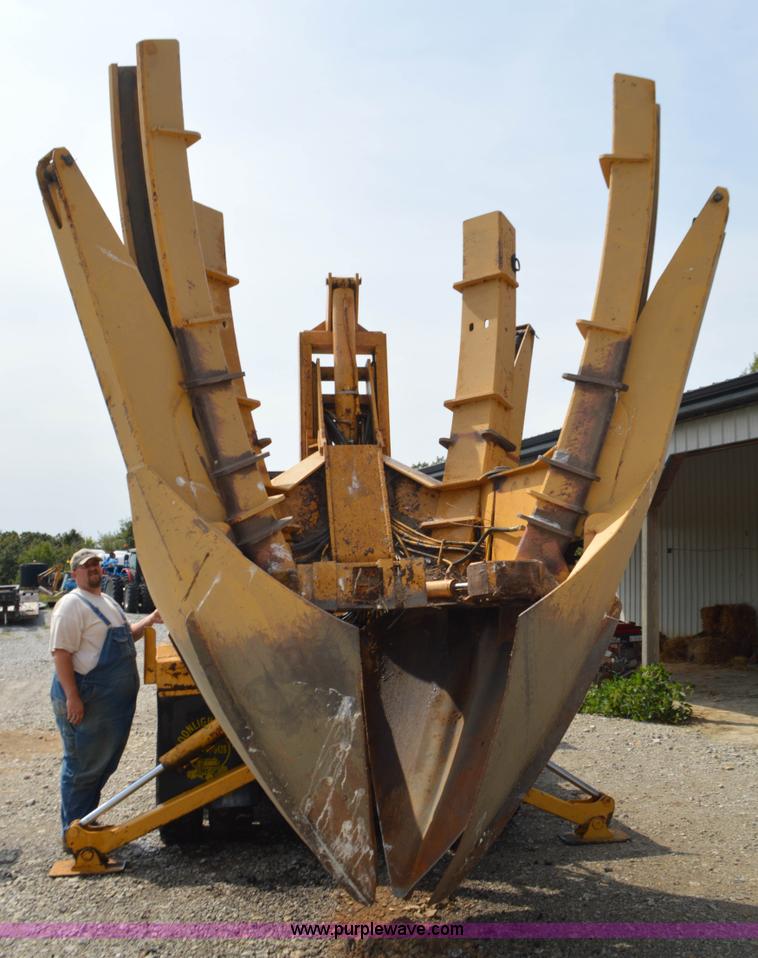 image for item L2788 1979 Ford 800 tree transplanter truck