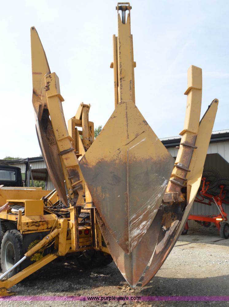 image for item L2788 1979 Ford 800 tree transplanter truck