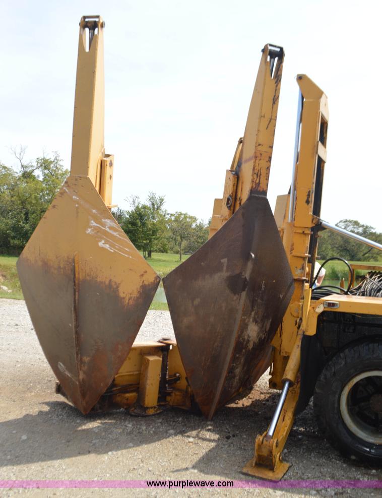 image for item L2788 1979 Ford 800 tree transplanter truck