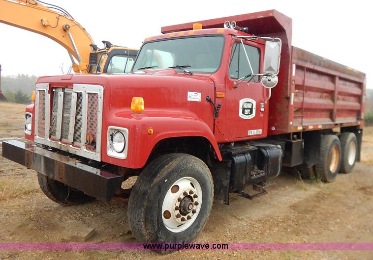 image for item L3533 2001 International F2554 dump truck