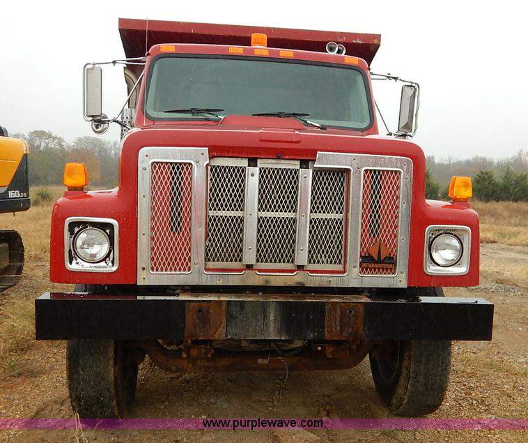 image for item L3533 2001 International F2554 dump truck