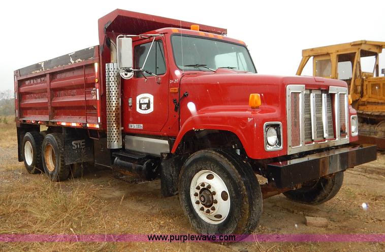 image for item L3533 2001 International F2554 dump truck