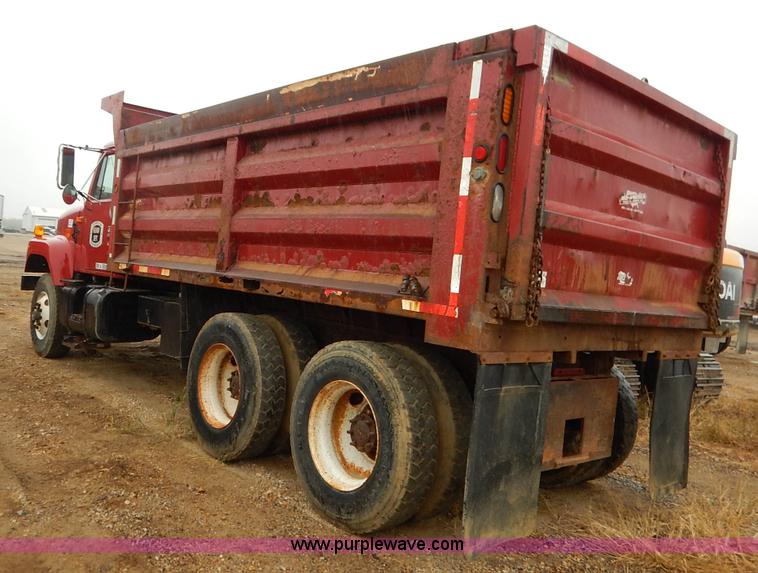 image for item L3533 2001 International F2554 dump truck