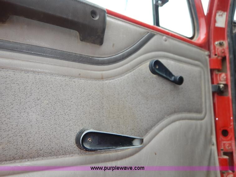 image for item L3533 2001 International F2554 dump truck