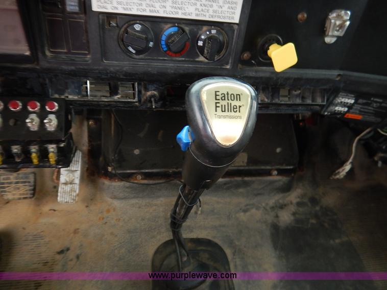 image for item L3533 2001 International F2554 dump truck