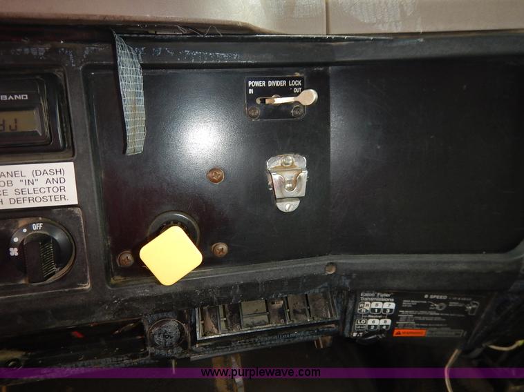 image for item L3533 2001 International F2554 dump truck