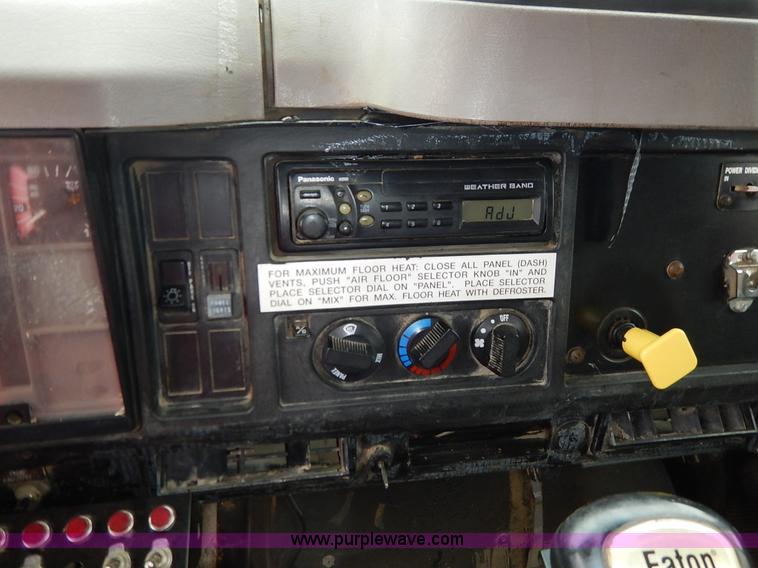 image for item L3533 2001 International F2554 dump truck