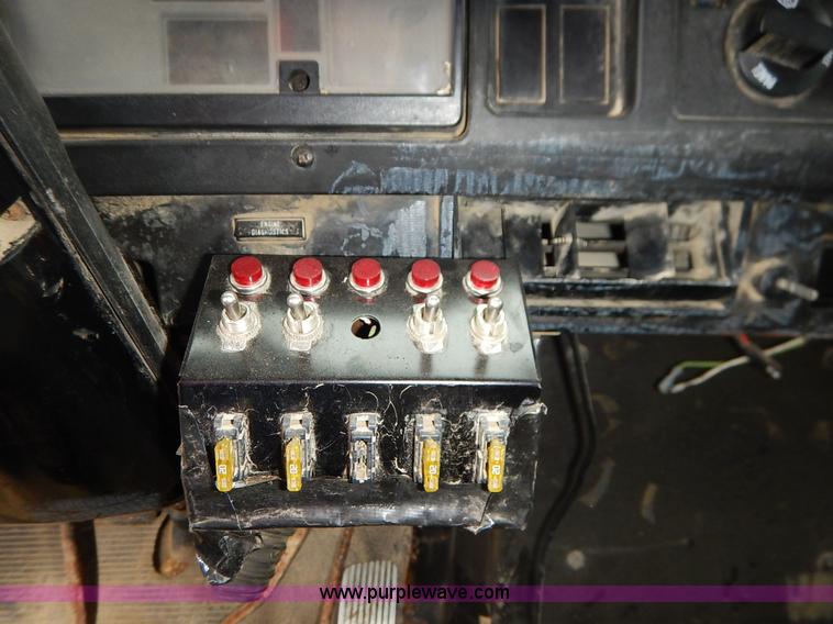 image for item L3533 2001 International F2554 dump truck