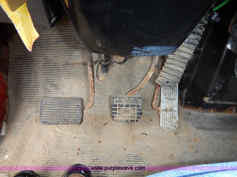 image for item L3533 2001 International F2554 dump truck