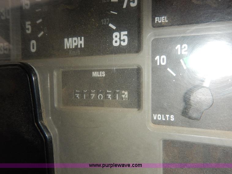 image for item L3533 2001 International F2554 dump truck