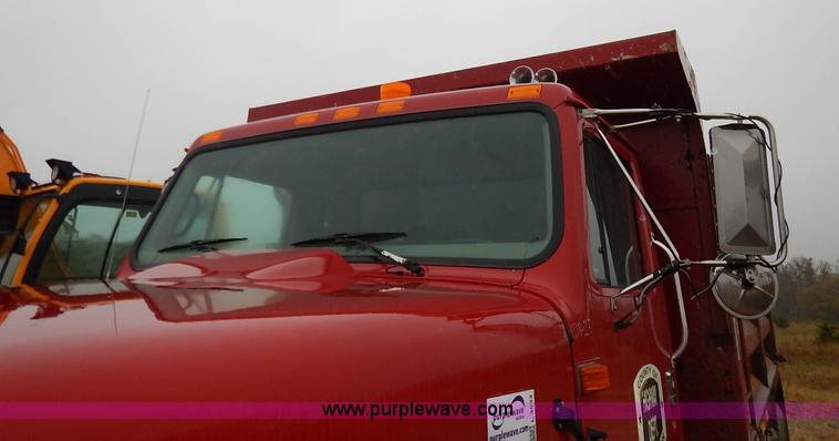 image for item L3533 2001 International F2554 dump truck