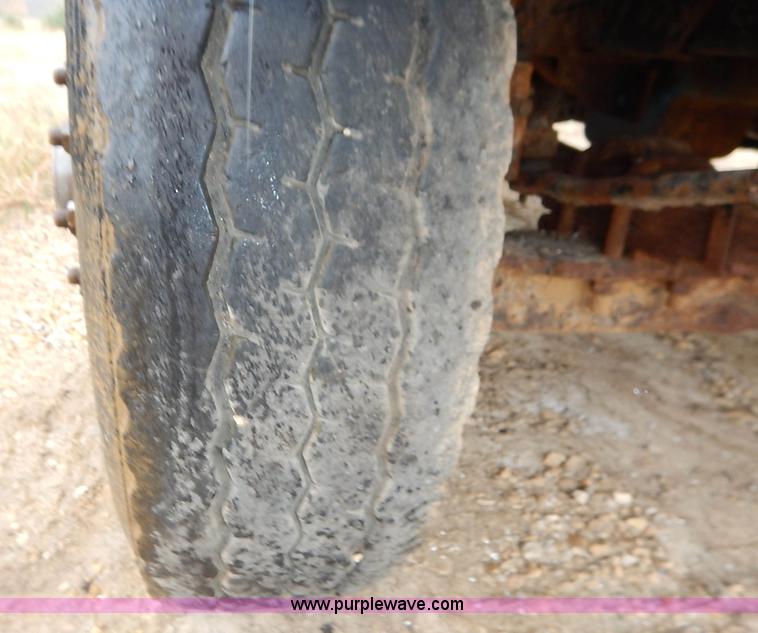 image for item L3533 2001 International F2554 dump truck