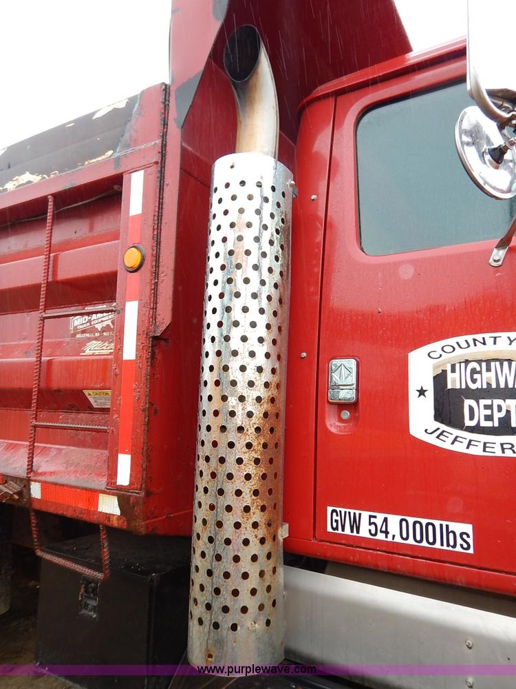 image for item L3533 2001 International F2554 dump truck