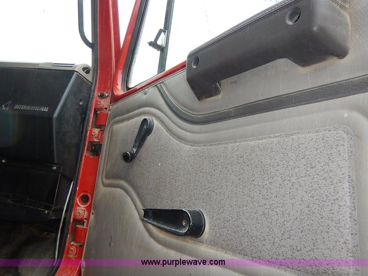 image for item L3533 2001 International F2554 dump truck