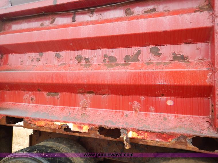 image for item L3533 2001 International F2554 dump truck