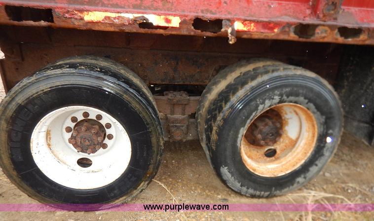 image for item L3533 2001 International F2554 dump truck