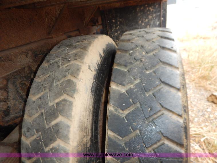 image for item L3533 2001 International F2554 dump truck