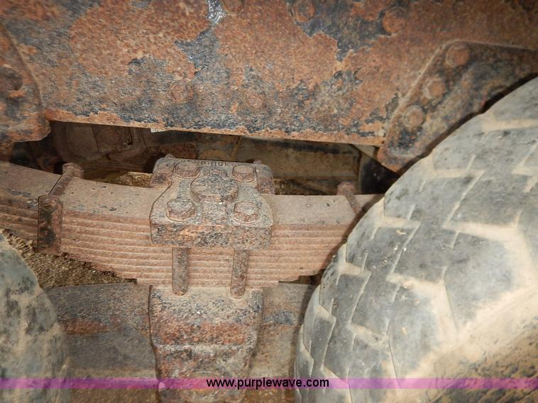 image for item L3533 2001 International F2554 dump truck