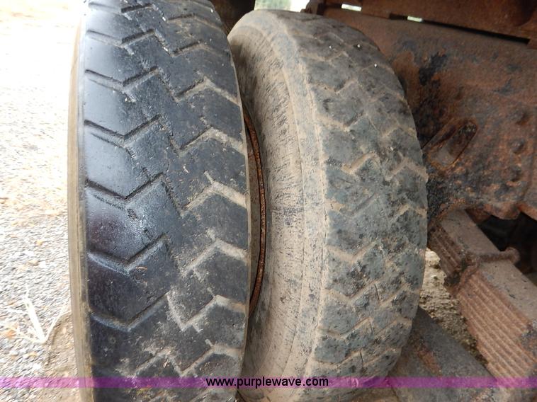 image for item L3533 2001 International F2554 dump truck