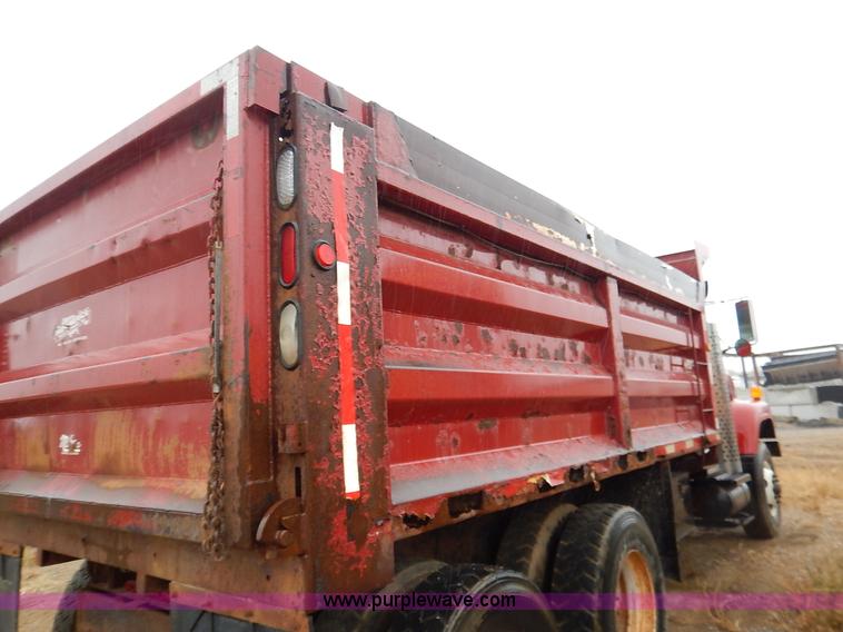 image for item L3533 2001 International F2554 dump truck