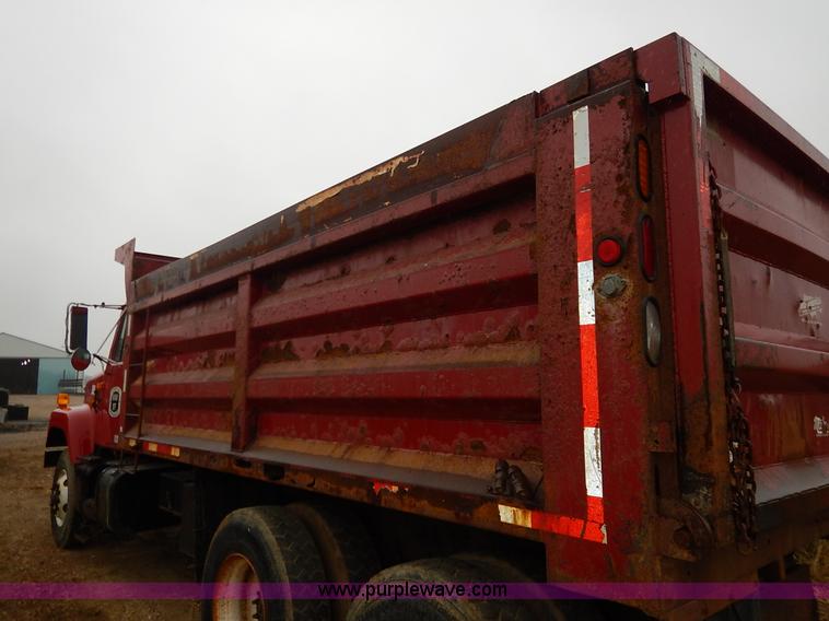 image for item L3533 2001 International F2554 dump truck