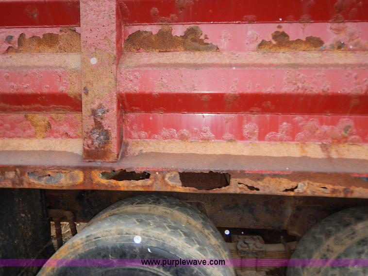 image for item L3533 2001 International F2554 dump truck
