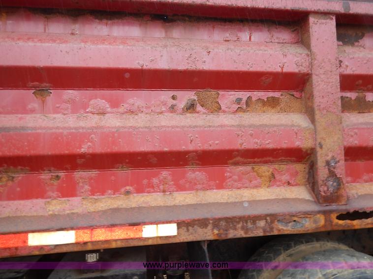 image for item L3533 2001 International F2554 dump truck