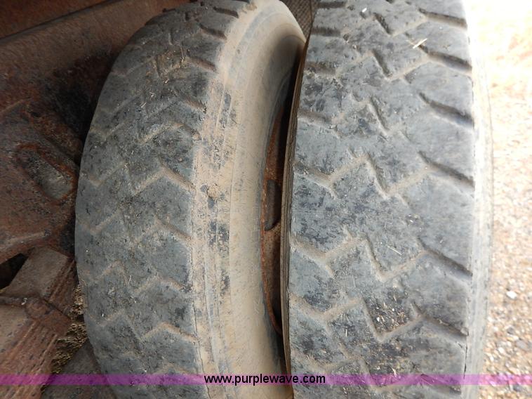 image for item L3533 2001 International F2554 dump truck