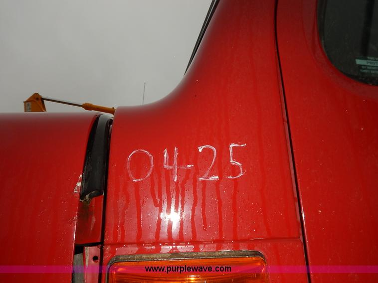 image for item L3533 2001 International F2554 dump truck