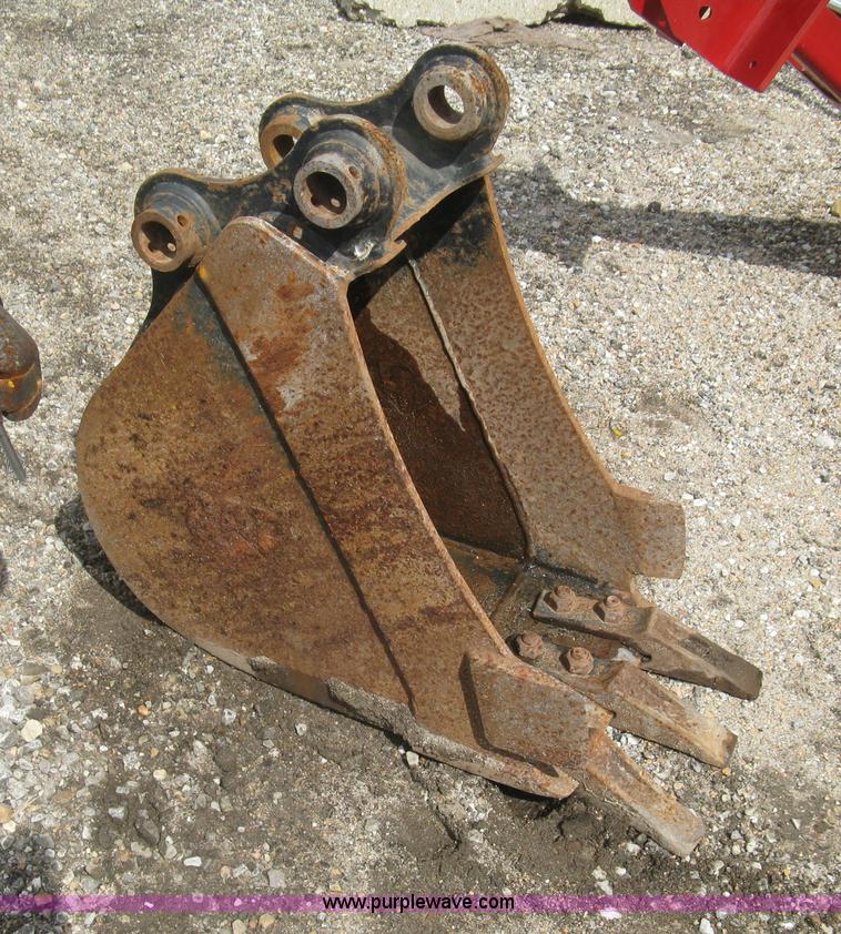 image for item L6341 2005 Caterpillar 302.5 mini excavator