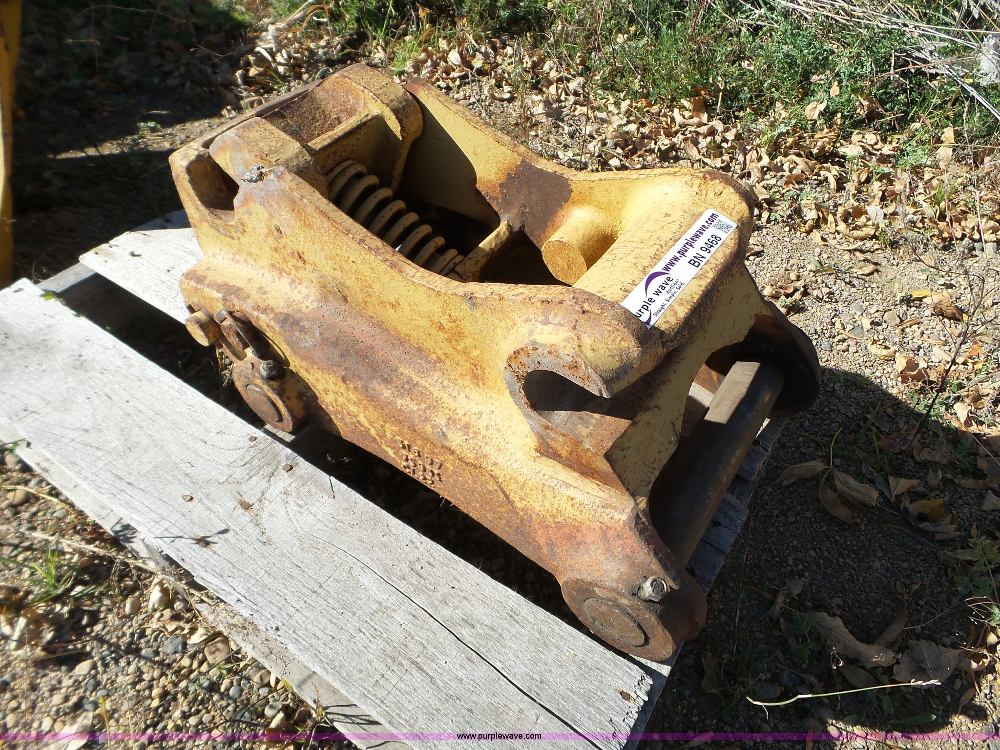 Caterpillar backhoe quick attach coupler in Slayton, MN Item BN9468